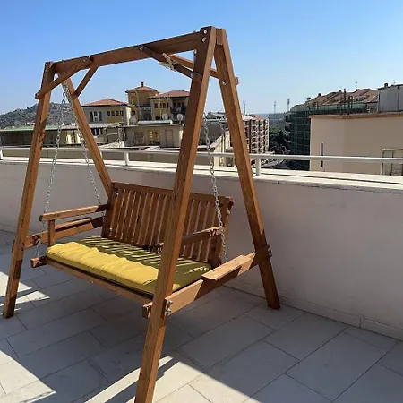 Attico Via Della Pineta 5 Minuti Dal Mare 아파트 *